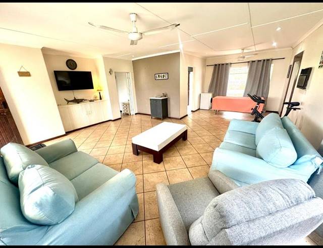 4 BEDROOM HOUSE FOR SALE IN PRESTBURY